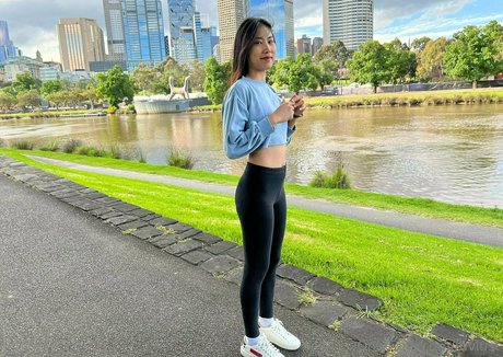 お尻を広げるオンリーファンズ 無料xxx 写真