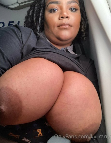 ぽっちゃりブロンドのオンリーファンズ えろた 写真