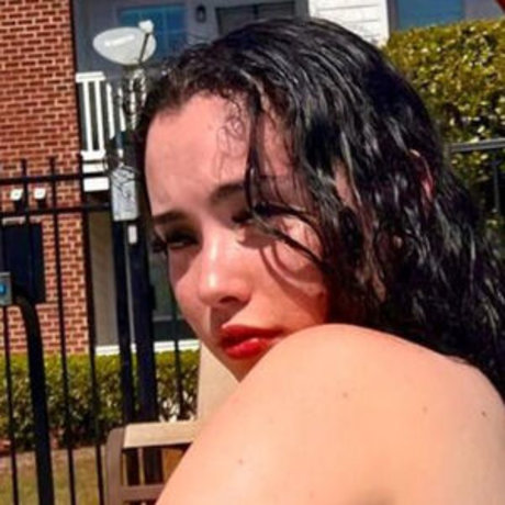 Ouhjulie セクシー女優 写真