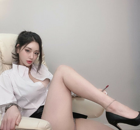 小柄な妻オンリーファンズ アートxxx 画像