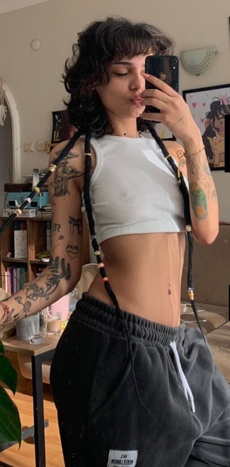 ブラジルのアナルオンリーファンズ ホットヌード 写真