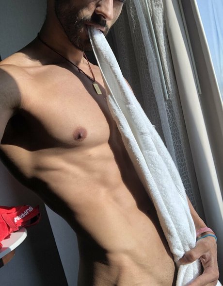 指マン 潮吹き オンリーファンズ ポルノ 写真