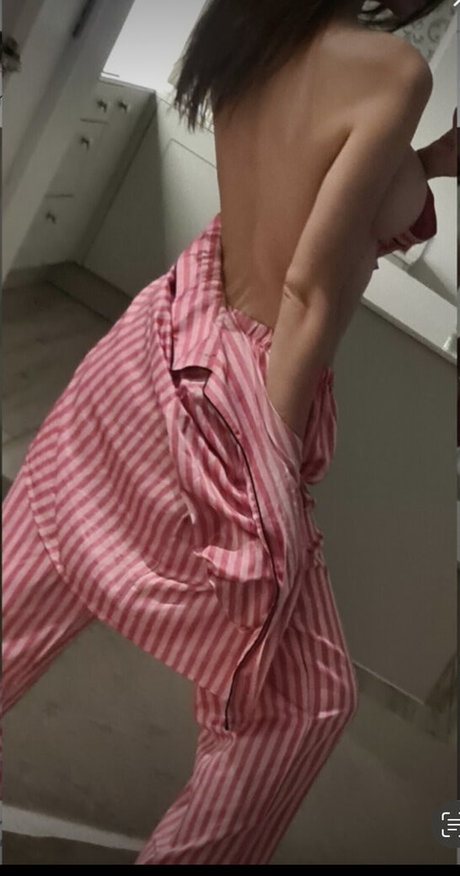 Emy Lou ホットスター 写真