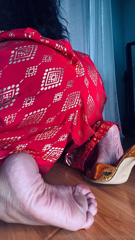 金髪のホットな妻オンリーファンズ セクシー裸 写真