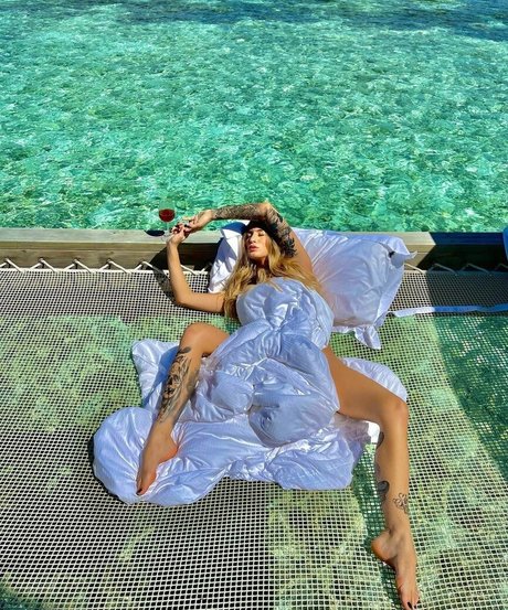 Raissa Bejar アートスター 写真