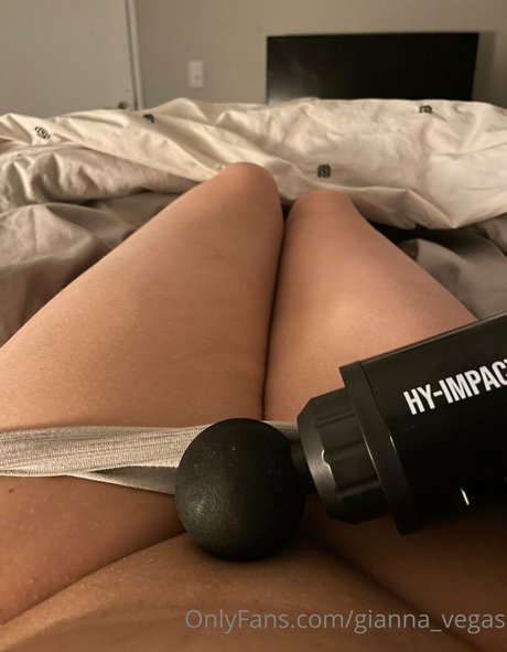 gianna vegas スター 裸 画像