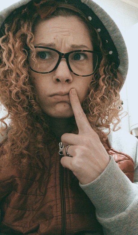 赤毛の痩せたオンリーファンズ 無料ポルノ 画像