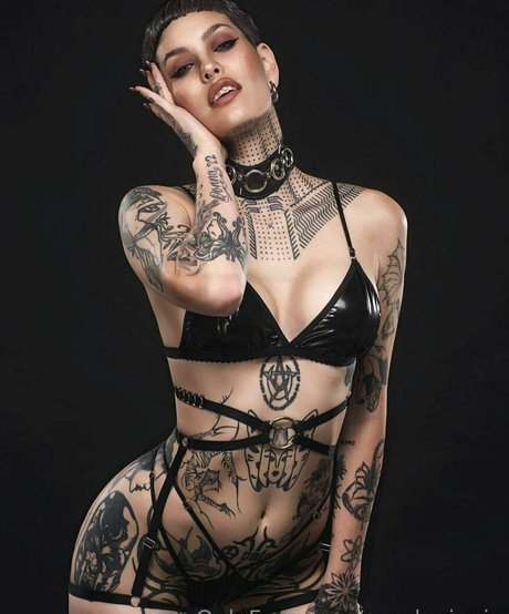 小さいチンポのシーメールオンリーファンズ 素敵 画像