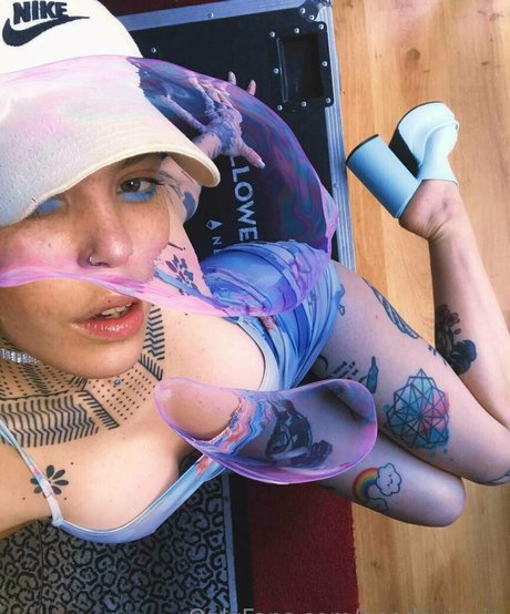 ダウンオンリーファン 無料アダルト 写真