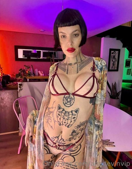 軍事オンリーファンズ 限定 画像