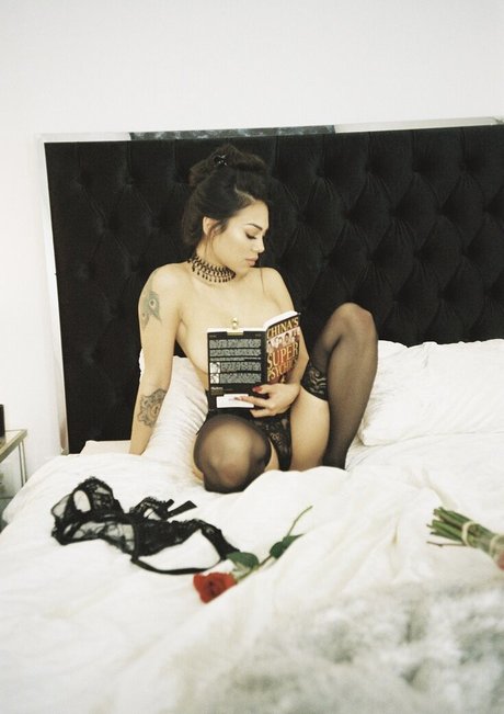 セーリングオンリーファンズ セクシーヌード 画像