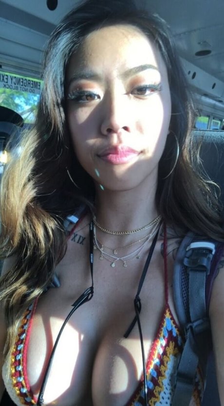 Cafe Lu Girls 裸のスター 写真