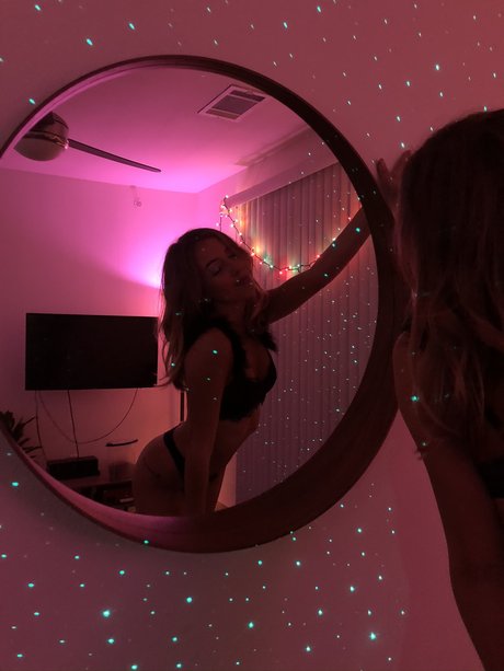 lilah 独占スター 写真