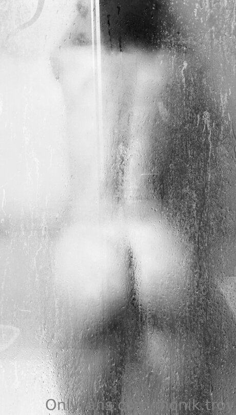 MoniK Troy スター 裸 写真