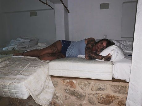 Dani Tunmore ヌードモデル 写真