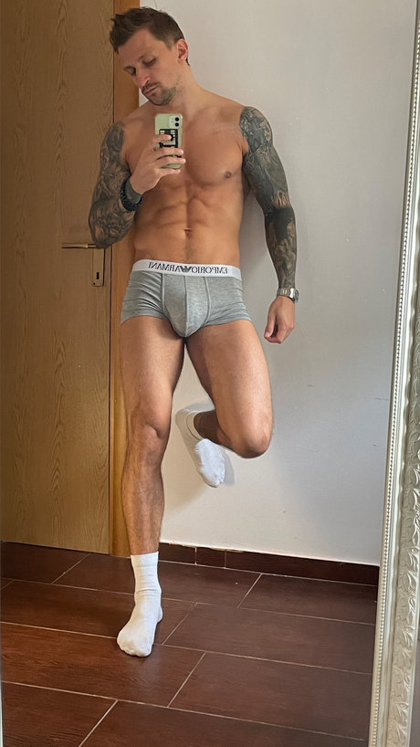 Nuts Magazine 独占ポルノスター 写真