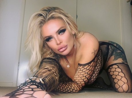 Ashleigh casey bell アートスター 写真