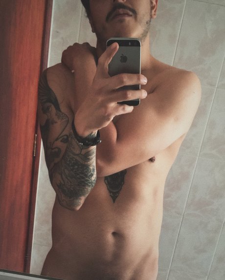 Julio Roga 美しいポルノスター 写真