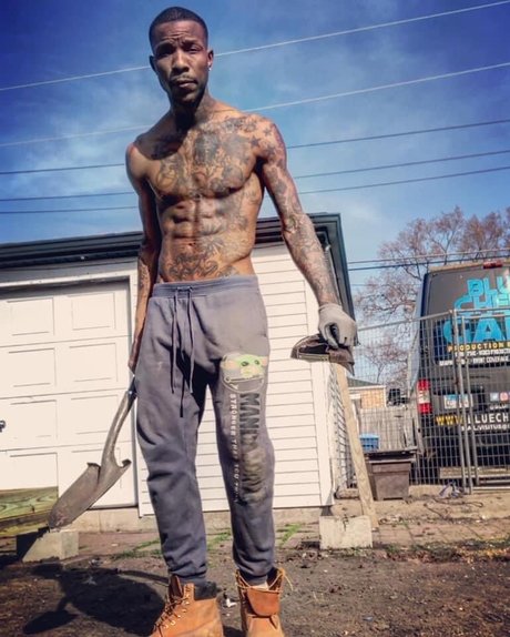 Tattedcompanion エロティックなスター 写真