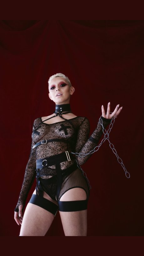 アウトドア 熟女 オンリーファンズ 限定 写真