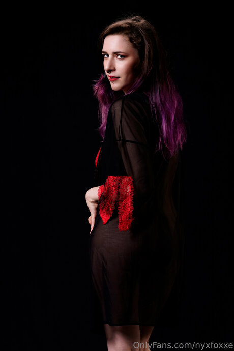 Nyx Foxxe ポルノスター アート アーカイブ