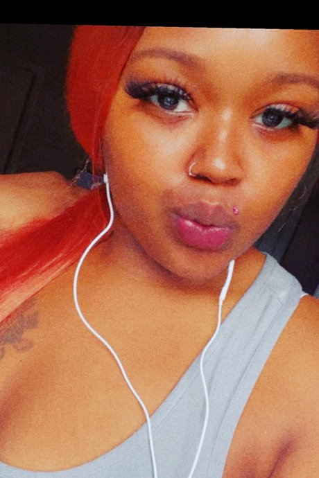 Bhadbayee 裸のスター 画像