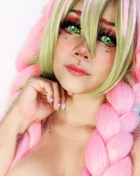 Neifa Suarez 裸のモデル 写真