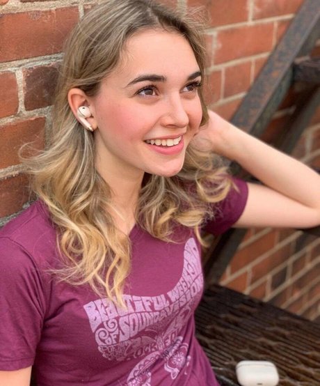 Nikki Roumel ポルノスター 写真