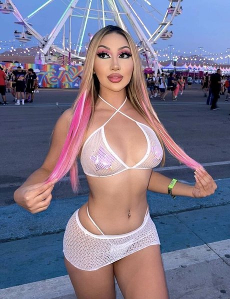 Sabrina Agarie 美しいポルノスター 画像