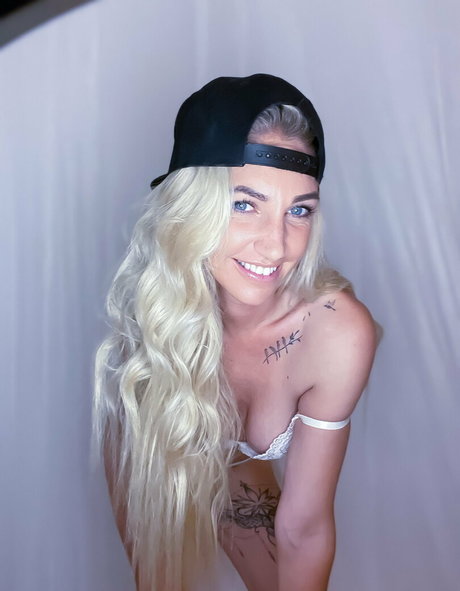 巨乳ランジェリーオンリーファンズ アートxxx アーカイブ