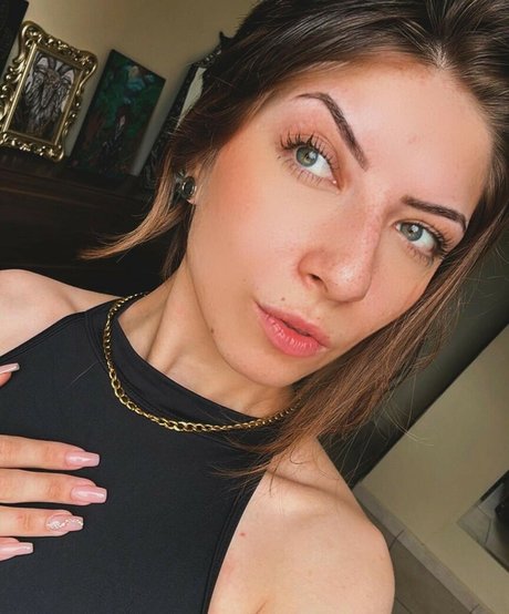 Alessandra Pink アダルトスター 写真