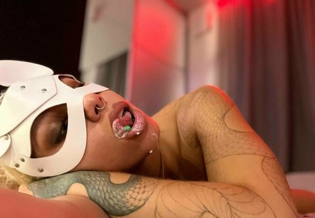 lllisha かわいいポルノスター 写真