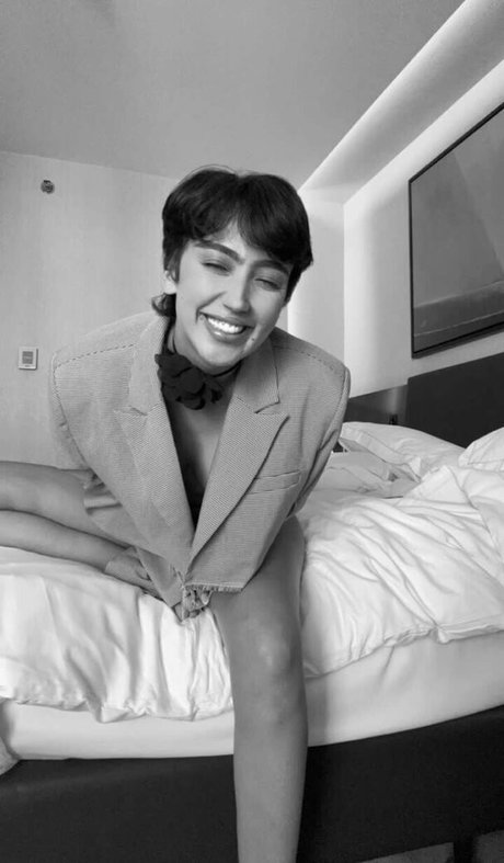 Roz Idrissi 完璧なモデル ギャラリー