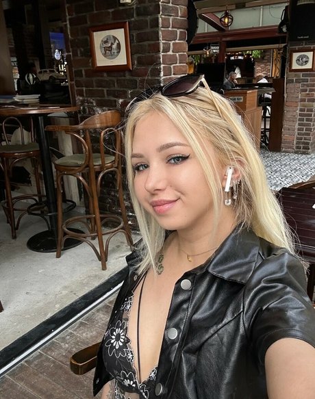 Linasuozgen エロティックなポルノスター 写真