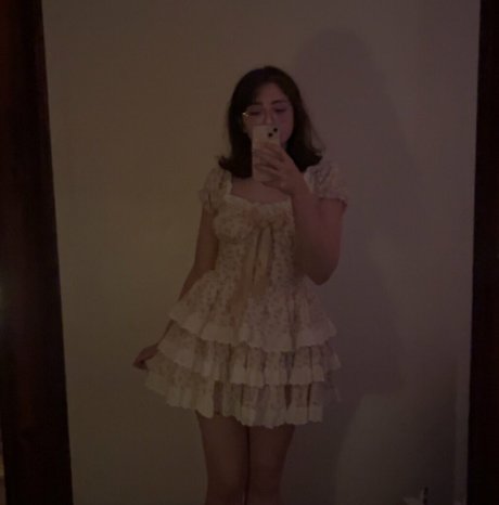 小さいチンポのシーメールオンリーファンズ 無料セックス 写真