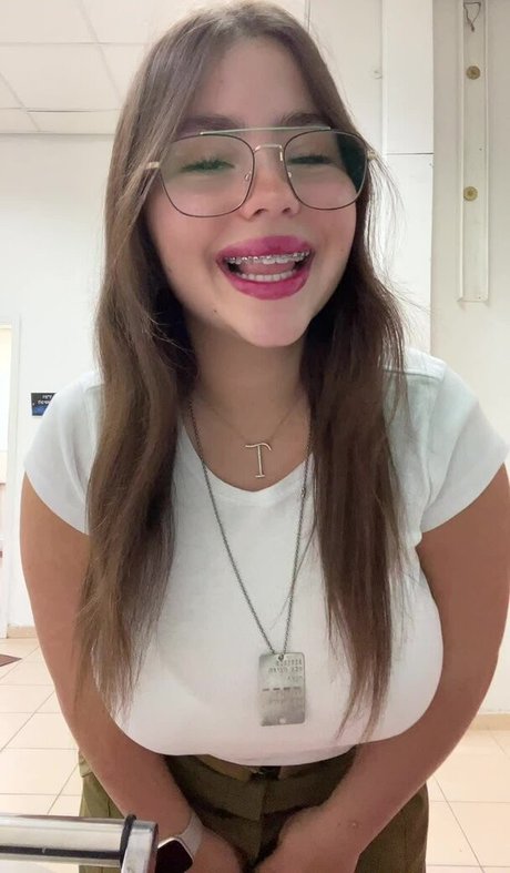 Tamar Abuchzira ポルノモデル 画像