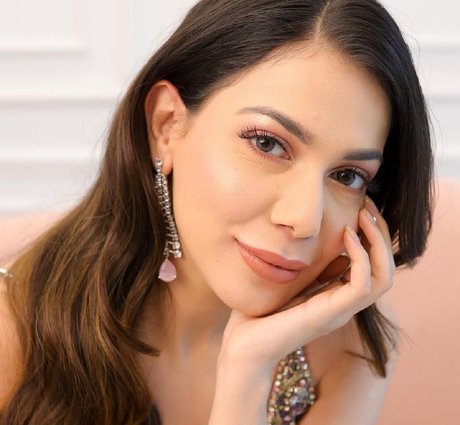 Palak Purswani ヌードのポルノスター 写真