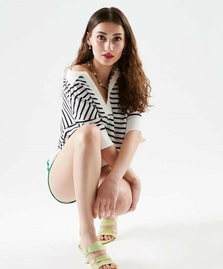 Sevda Erginc 裸のスター 写真