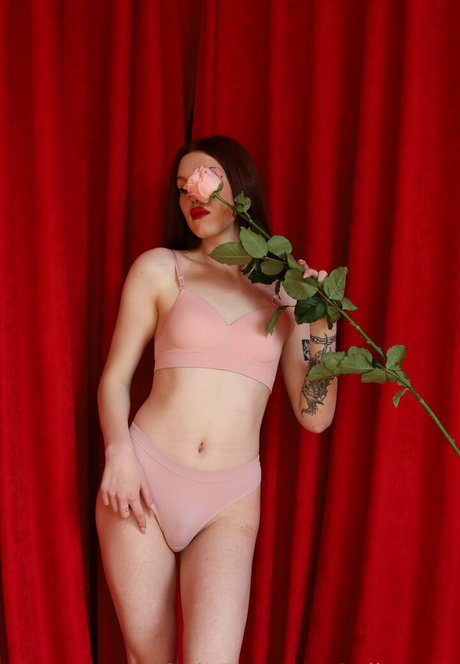 milana ts ヌードモデル 写真