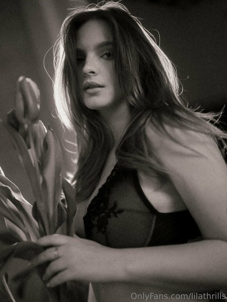 お尻を広げるオンリーファンズ セクシー 画像