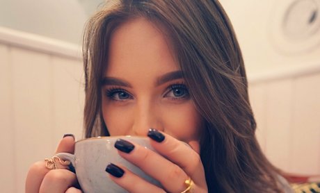 黒人女性のオンリーファンズ アダルト無料 写真