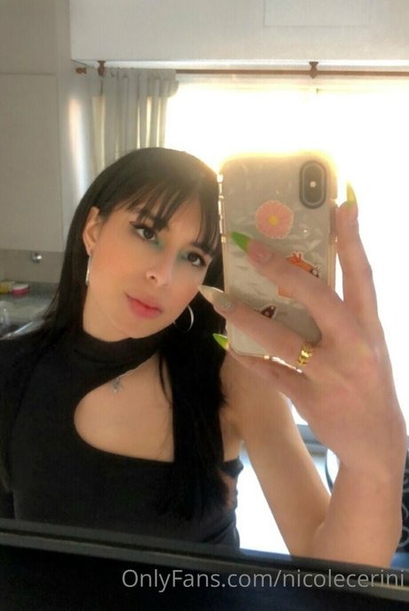 nickycerini ポルノスター トップ 写真