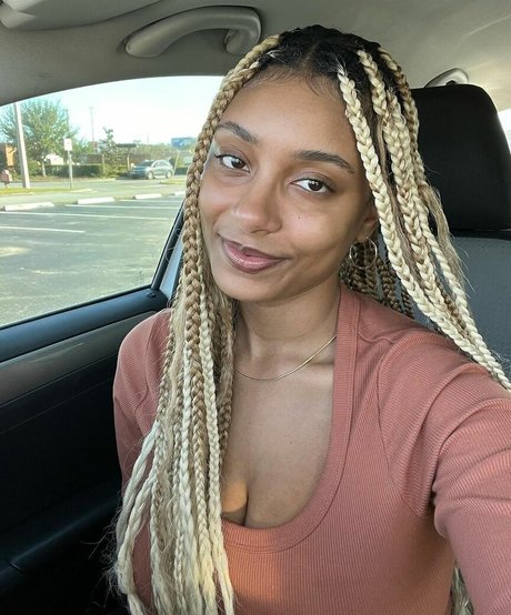 Plantbae ポルノスター ヌード 写真