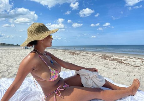 Plantbae エロティック女優 写真