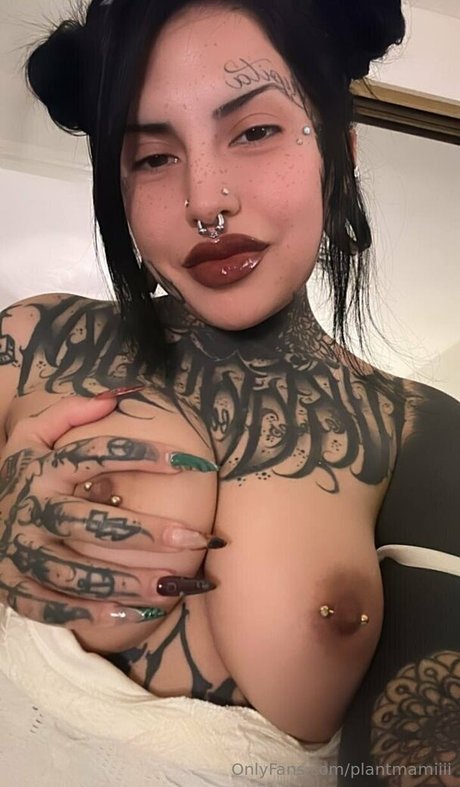 plantmamiiii ポルノモデル 写真