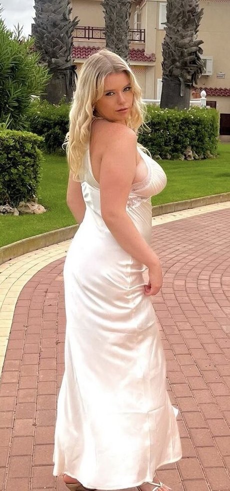 かわいいブロンドのオンリーファンズ 無料裸 写真