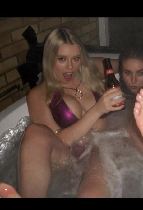 ヌード熟女オンリーファンズ 無料裸 画像