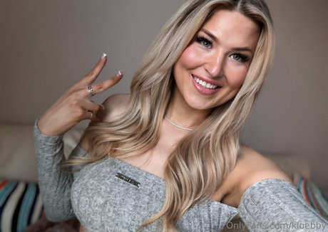 教室オンリーファン セクシー裸 ギャラリー