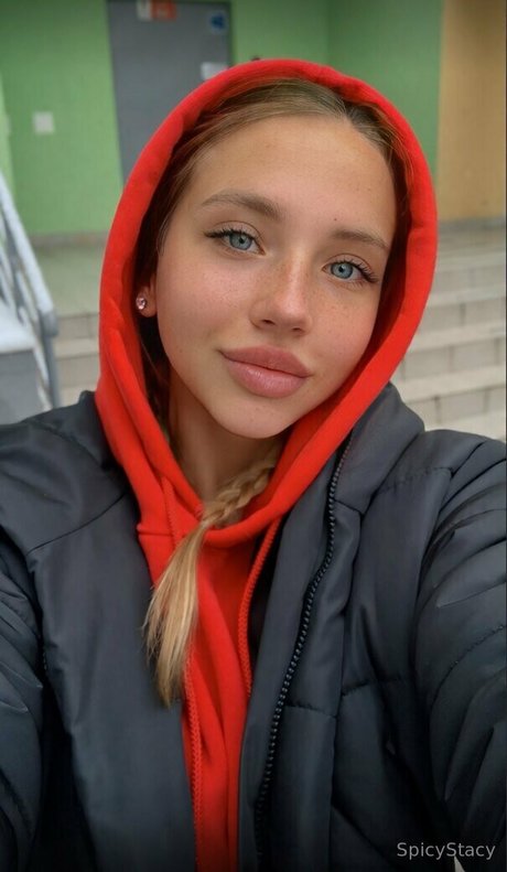 レズビアン乱交オンリーファンズ 裸 画像