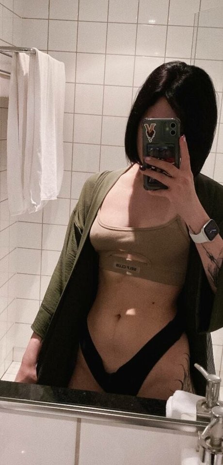 かわいいブロンドのオンリーファンズ セクシー裸 アーカイブ